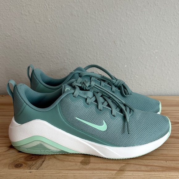 Nike Shoes - Nike Bella 7 Womens Training Shoes 7.5 new